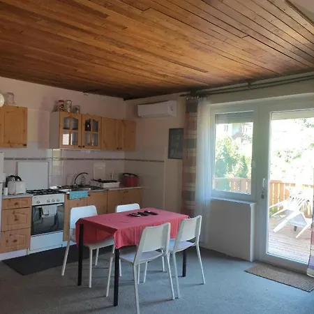 Labdarozsa Apartmanhouse Apartmán *