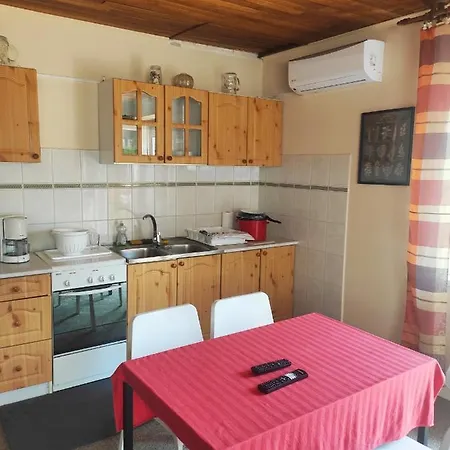 Labdarozsa Apartmanhouse