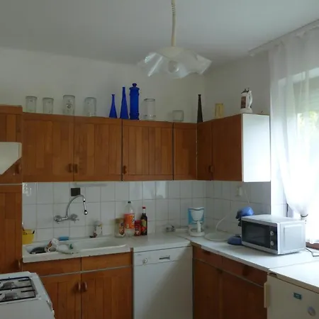 Labdarozsa Apartmanhouse アパート