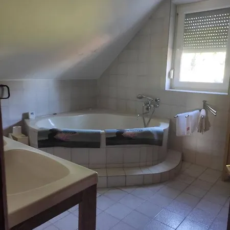 Labdarozsa Apartmanhouse *