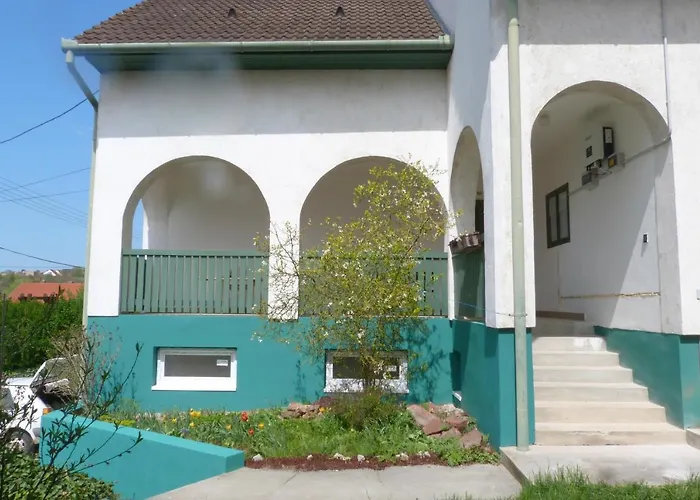 Labdarozsa Apartmanhouse