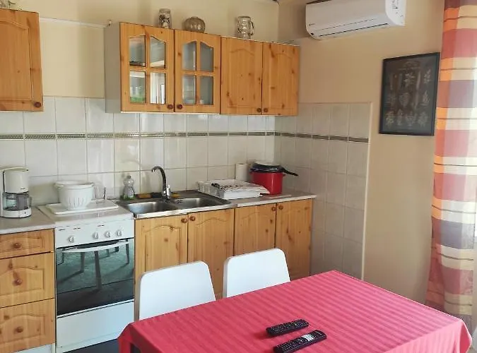 Labdarozsa Apartmanhouse